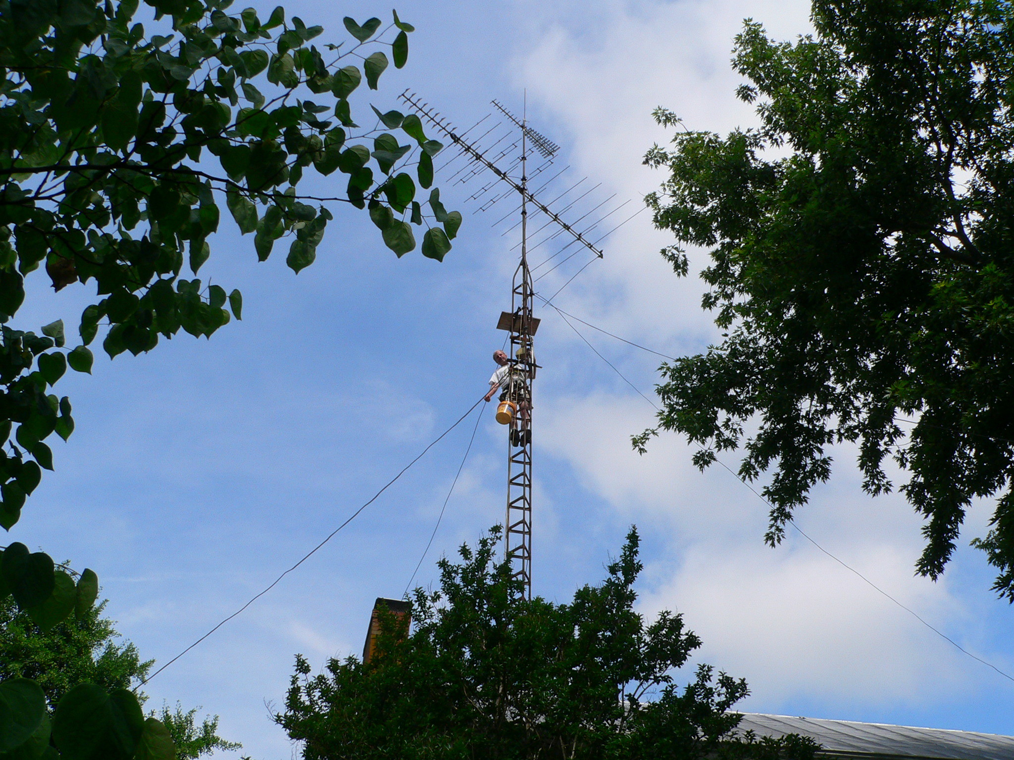 Jim Hale on Ward Kipp's 50' antenna tower